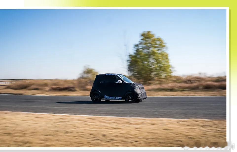 纯电的smart精灵2号突然就放了几张路试图。已经明说了是采用现有的smart