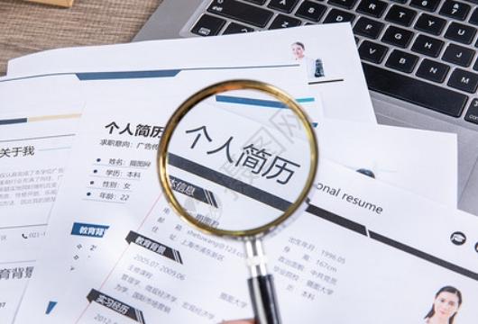 2026年找工作是不是更难了？最近和一个开小众服装店的店主聊了会儿。她店里生