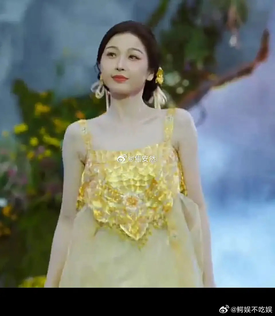 虞书欣redgala生图，实物和精修完全两样