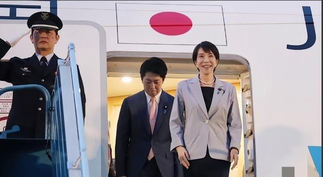 没仪式，日本心寒！当地时间5月1日，日本首相高市早苗抵达越南首都河内，本以为迎接