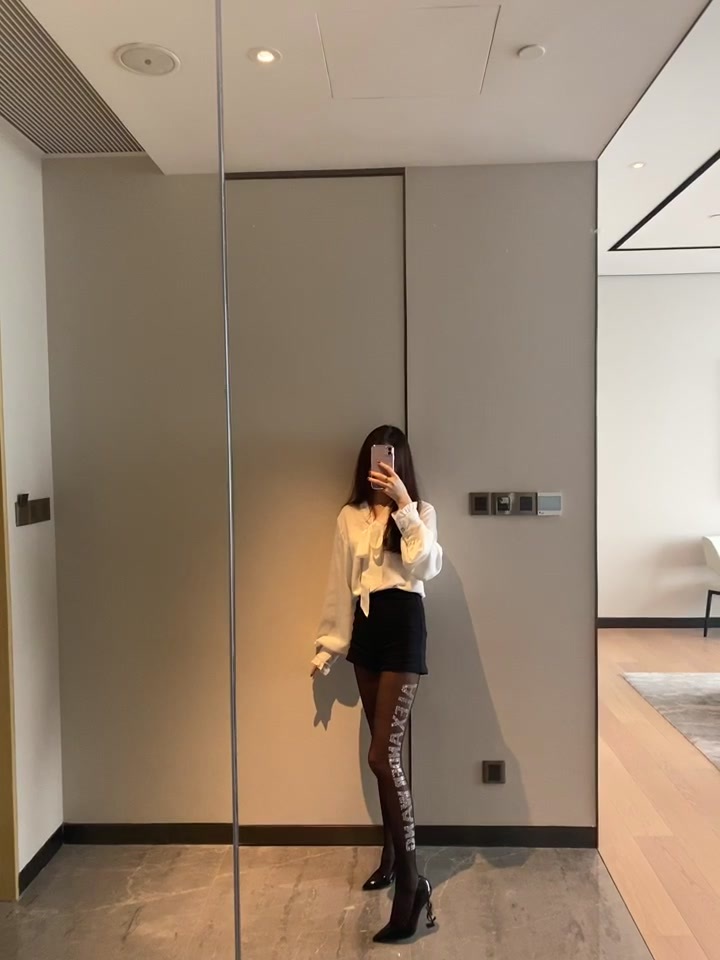 人海万千，我唯独对你格外留心~