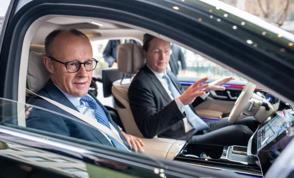 德国新总理默茨这次访华，本来是带着“审视”的目光来的，结果在北京奔驰转了一圈，彻