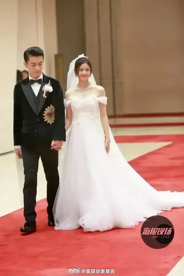 婚纱凑合的，都离婚了!婚纱漂亮的，都过得很幸福!​​​