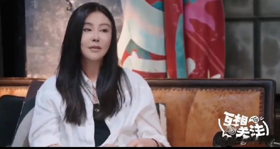 60岁王祖贤已经把“情债”还给了齐秦，现在转行做了“理疗师”。1，这是人生第