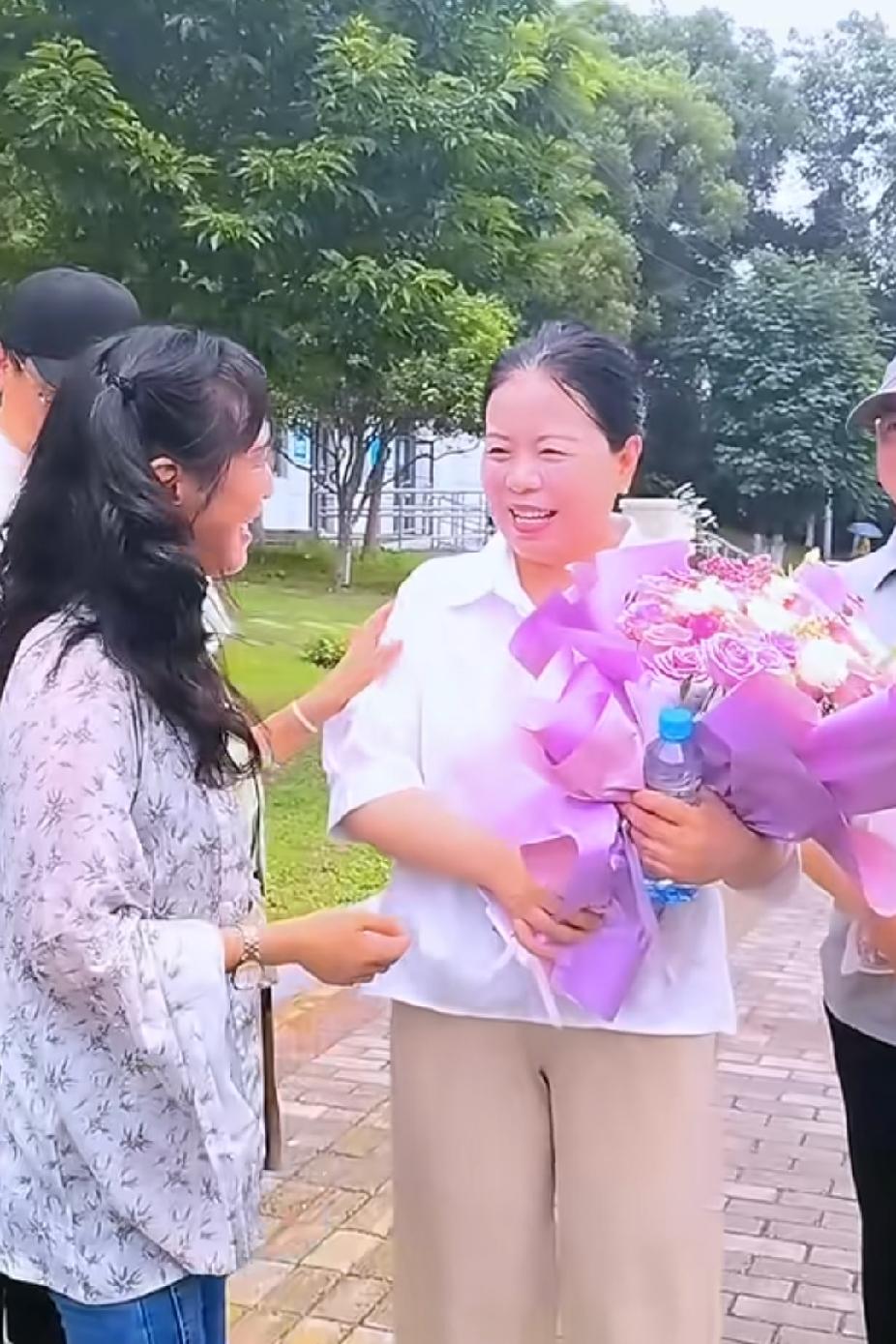 寻阳老师开播给大家讲述：52开会内容细节！《上》一，许姚是一周内接到开会通知