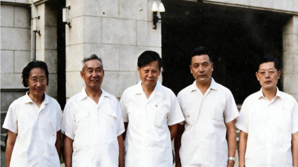 1972年，北京，杨振宁作为中美关系正常化后首位回国访问的华裔诺贝尔奖得主（此前