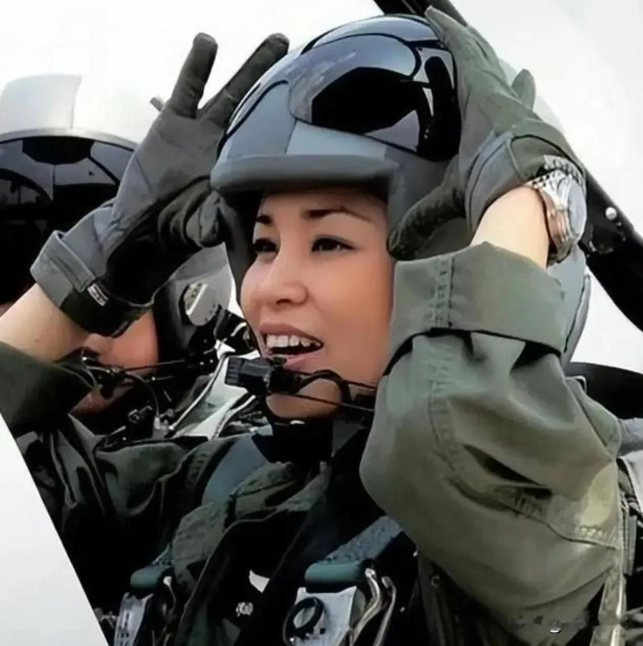 泰王年轻时桀骜不驯，什么冒险玩什么，也是有能量的表现。所以这种高能量的王肯定不喜