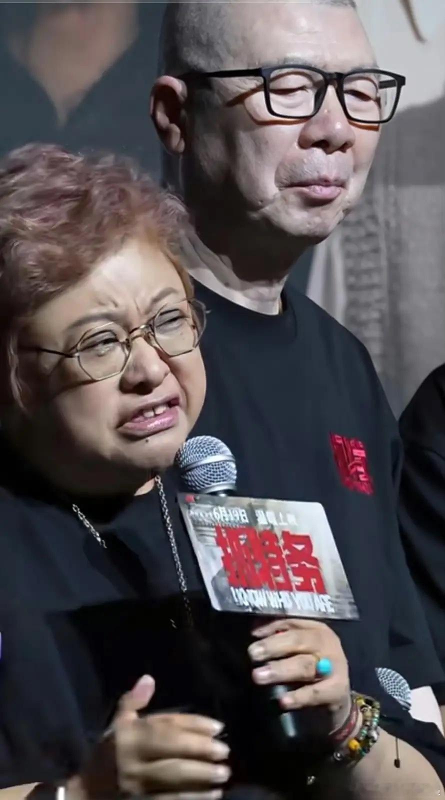 很多人都不知道，韩红用北京话吆喝以后，她做了一个令人意外的动作，显露了她的内心。