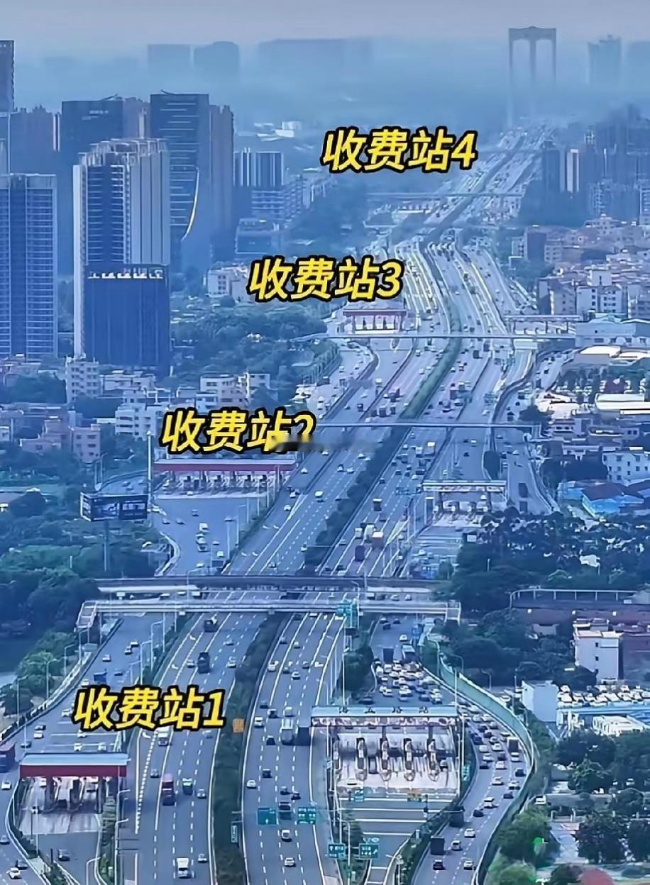 大家猜一猜，这是哪里呢？短短的一段路，四个收费站！