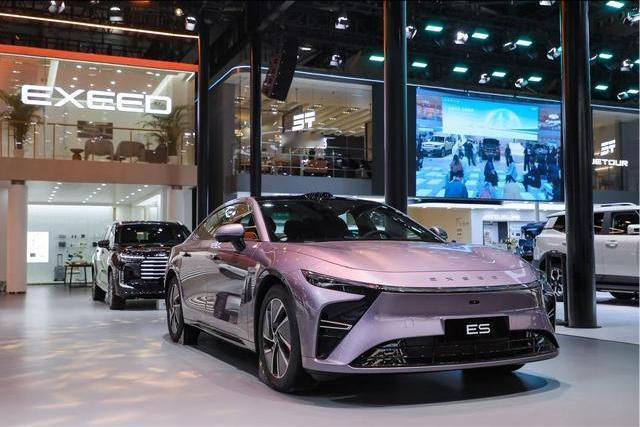 星途汽车带着“全擎阵容”来打卡，没有浮夸彩虹屁，纯纯唠点实在的。先说最受瞩