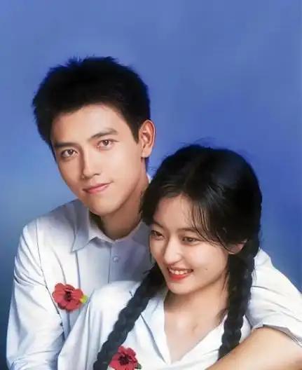 看到黄景瑜与孙千合影，几乎都是含情脉脉看着对方，才知道为何孙千和陈飞宇拍完戏还会