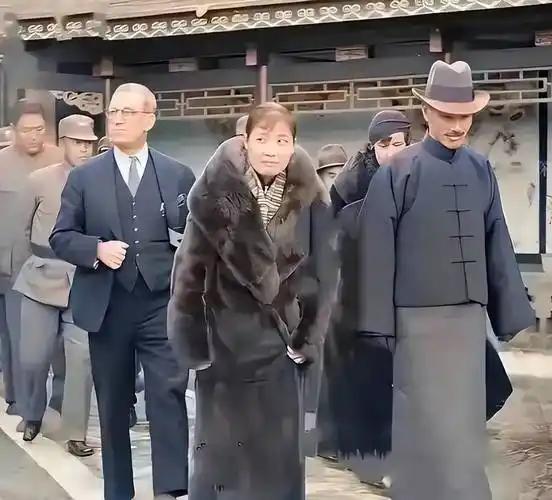 贴身秘书晚年爆猛料！蒋介石情史堪比狗血剧，宋美龄捉奸反被摆一道？蒋介石的情