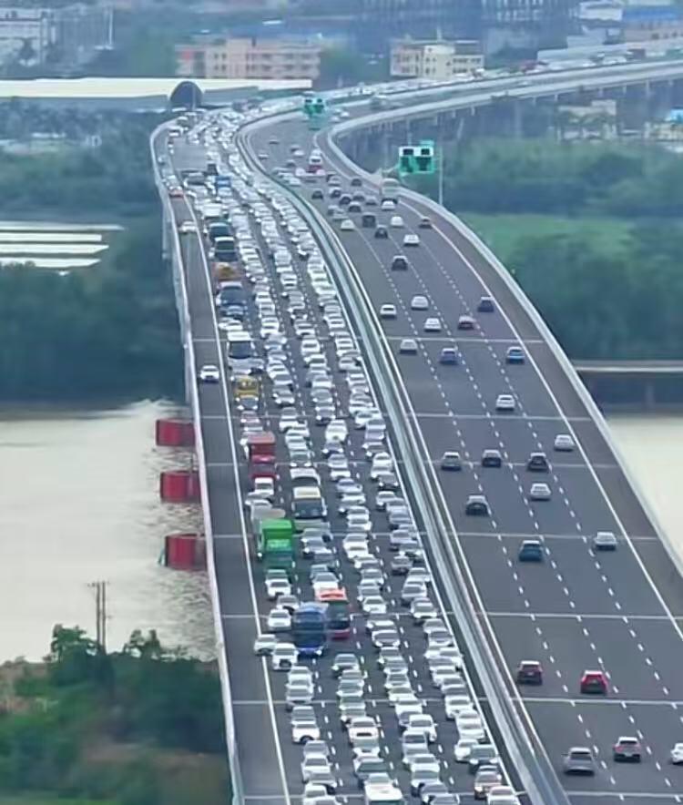 没这座深中通道高架时，这些人只能走虎门大桥和南沙大桥整个大湾区，旦凡带上广州，