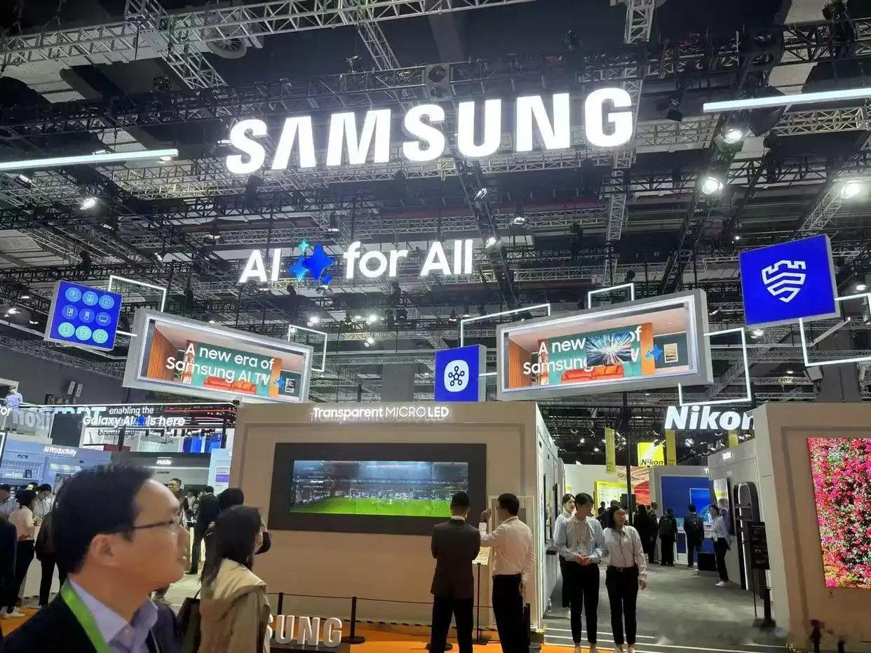 【三星家族卖股支付遗产税】三星李健熙遗孀卖股缴税4月8日，三星集团一名家族成员