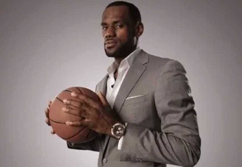 詹姆斯的下家可能性分析：1，勇士绝无可能，詹姆斯联手库里的情况是不可能出现的