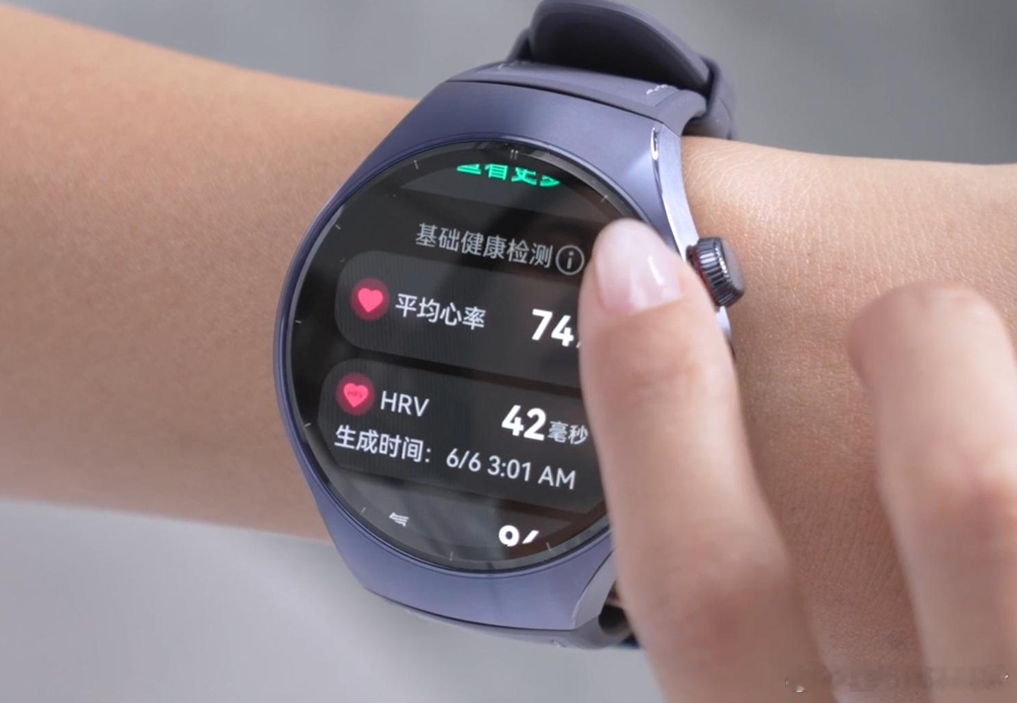 这次华为Watch5外观和功能最大的变化，就是新增了一个X-TAP智感窗，除了基