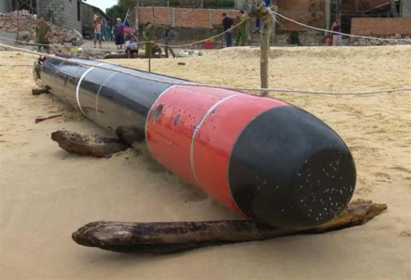 [呲牙笑]前几天印尼渔民捞起来一艘咱们的无人潜航器，网上反响挺热烈的。有些网友打