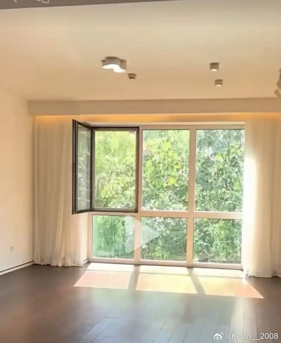 据说这是于朦胧出事的小区，房价还真不便宜，​每平米将近9万块钱，​而且这不是于朦