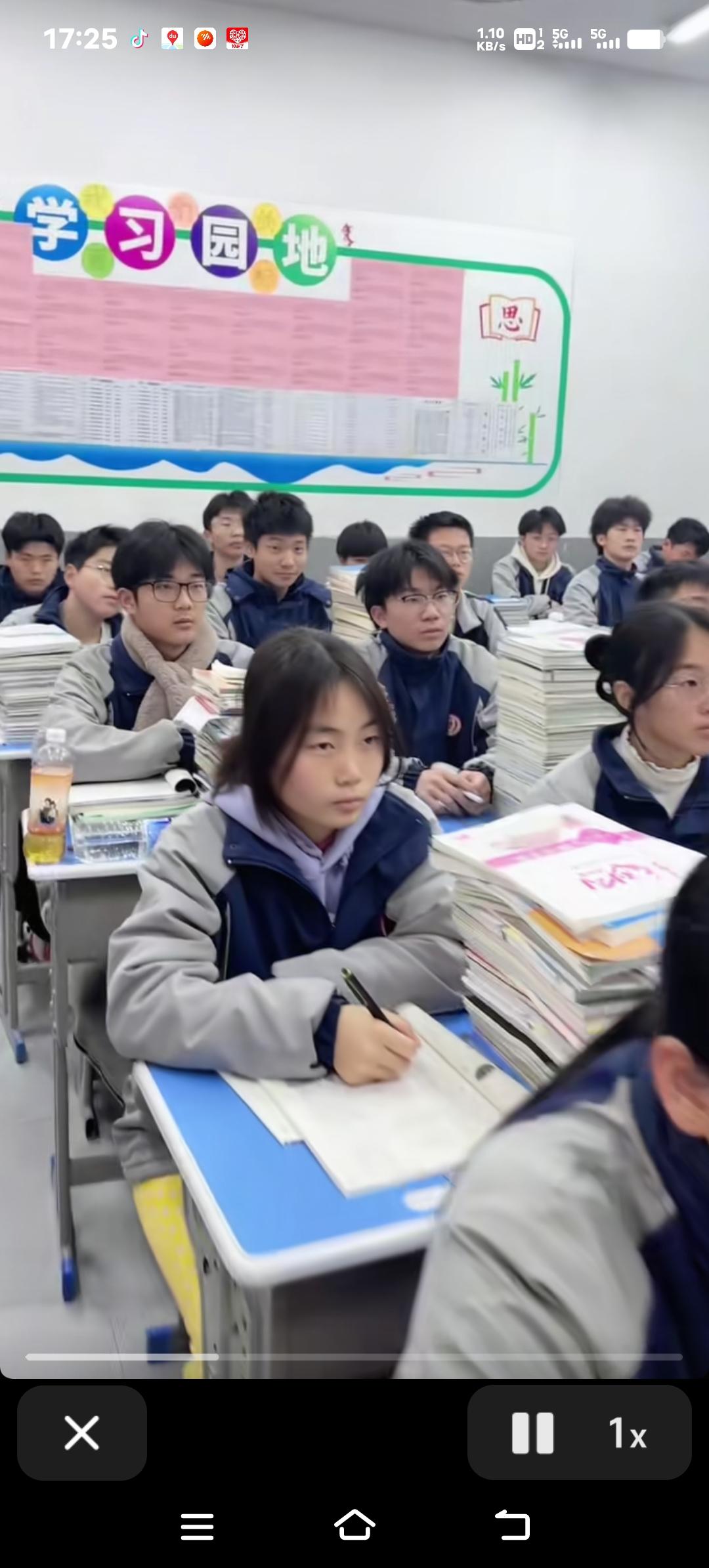 女大学生深夜宿舍玩“狼牙棒”被喷没素质，室友忍无可忍，网友热议集体生活边界感深