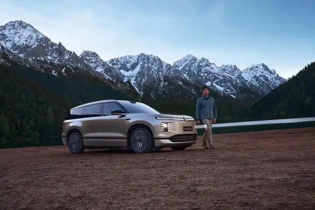 大众ID.ERA9X直接把门槛拉到32.98万，比理想L9便宜8