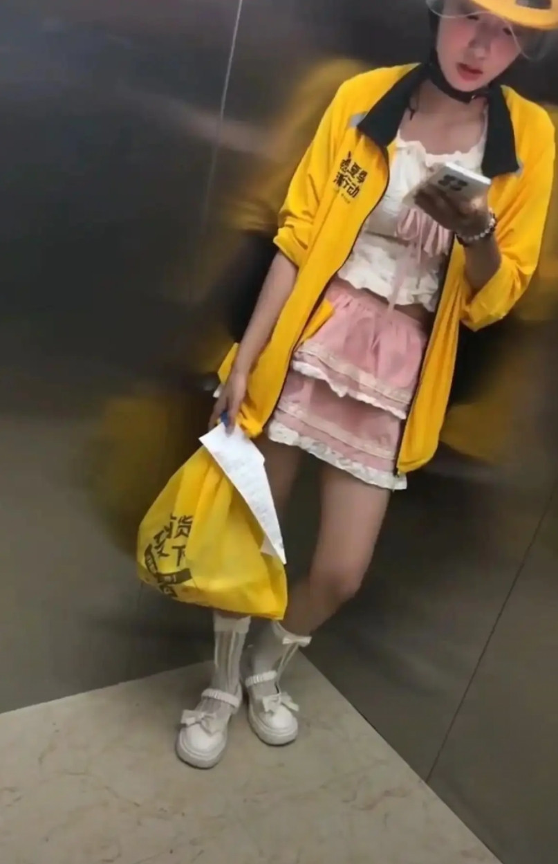 现在连外卖员也卷起来了