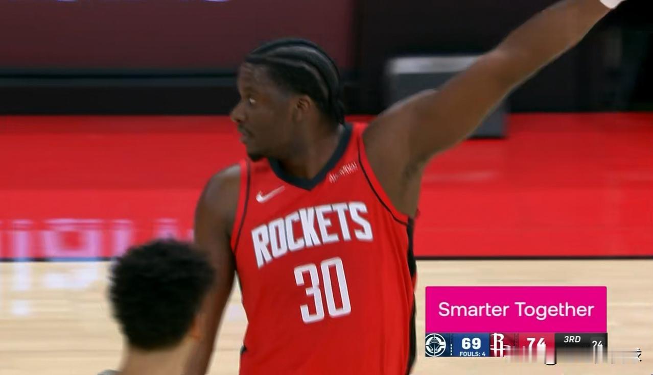 火箭中锋卡佩拉真是太讨厌得分了！在今天火箭主场以102：95击败快船的比赛中，卡