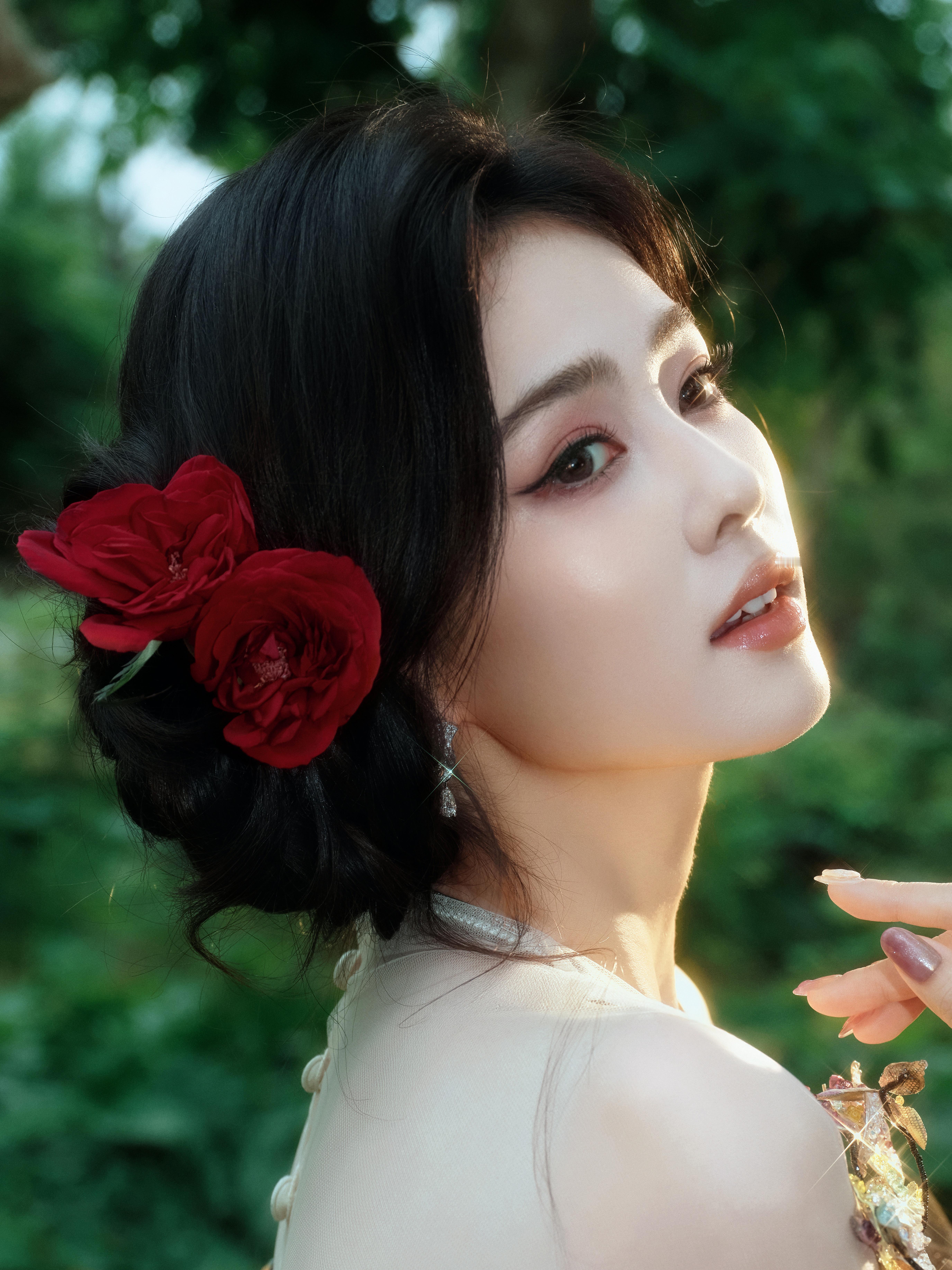 白鹿星光大赏红毯造型！黑夜王国最美的女人，童话故事里的公主！好美！好温柔！好典雅