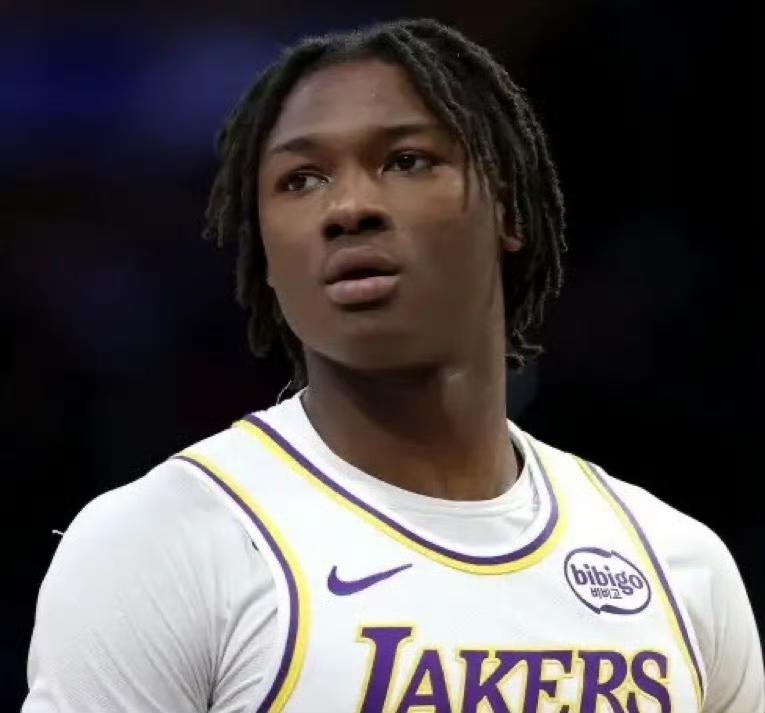 “老头儿”真怒了！詹姆斯为菜鸟蒂耶罗炮轰裁判，更衣室领袖力MAX詹姆斯赛后对着