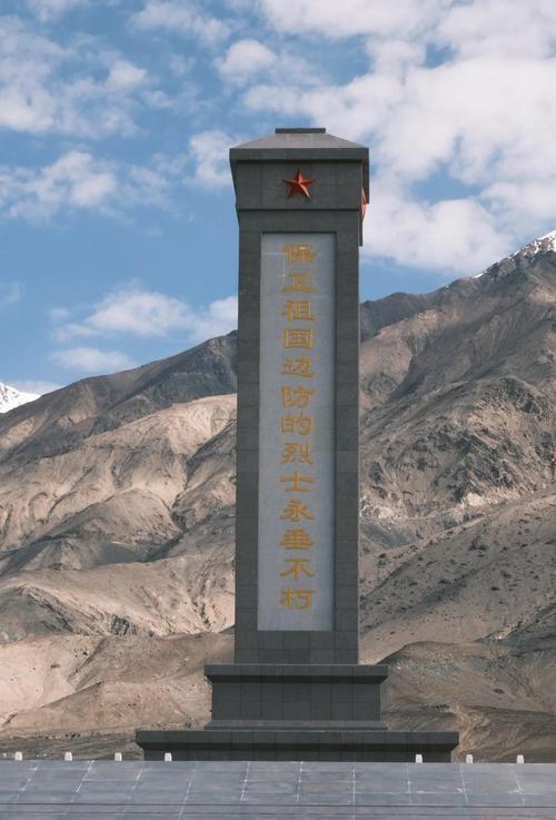 踩碑比枪！7个月刑期，这个博主的“作死”操作，全网怒了“我就是踩了块石头，