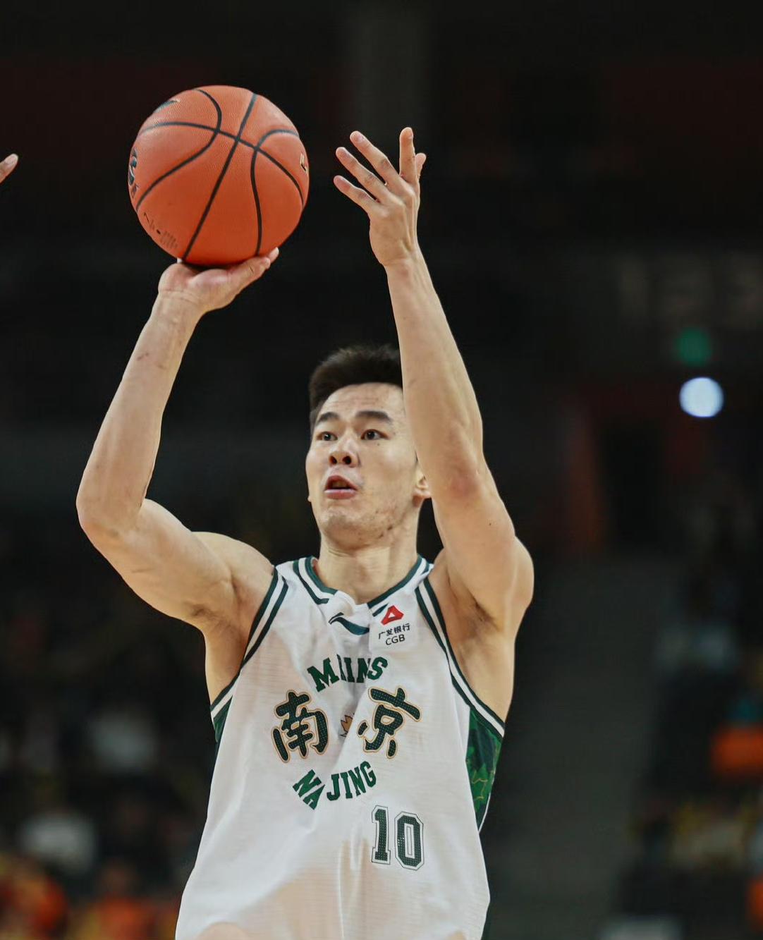 杀疯了，同曦99-81大胜江苏，这3位球员是赢球头号功臣！1. 黄荣奇，本场彻