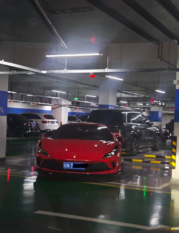 理想车主素质这事真是难评，你说是被黑吧，素材源源不断。这不网传理想老板李想的法