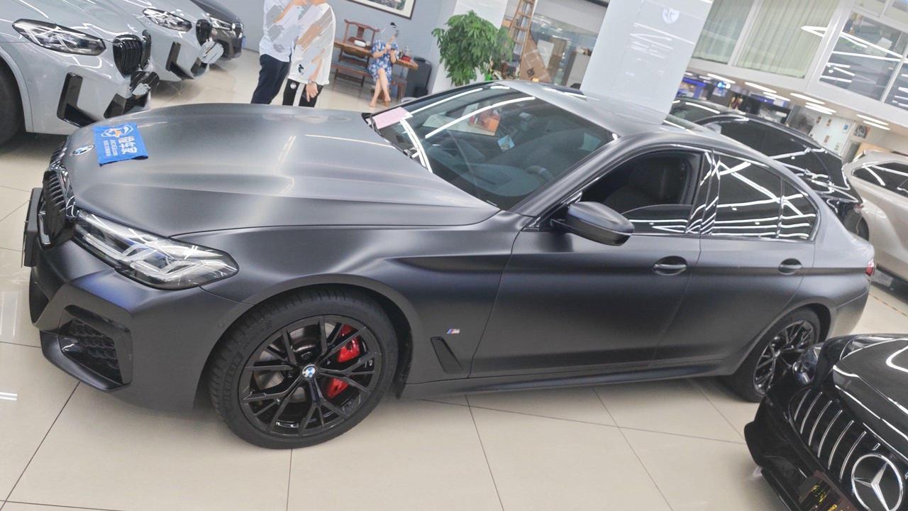 宝马5系新车才30万，三年前的二手5系还卖36万？前两天验了一台二手宝马5系，