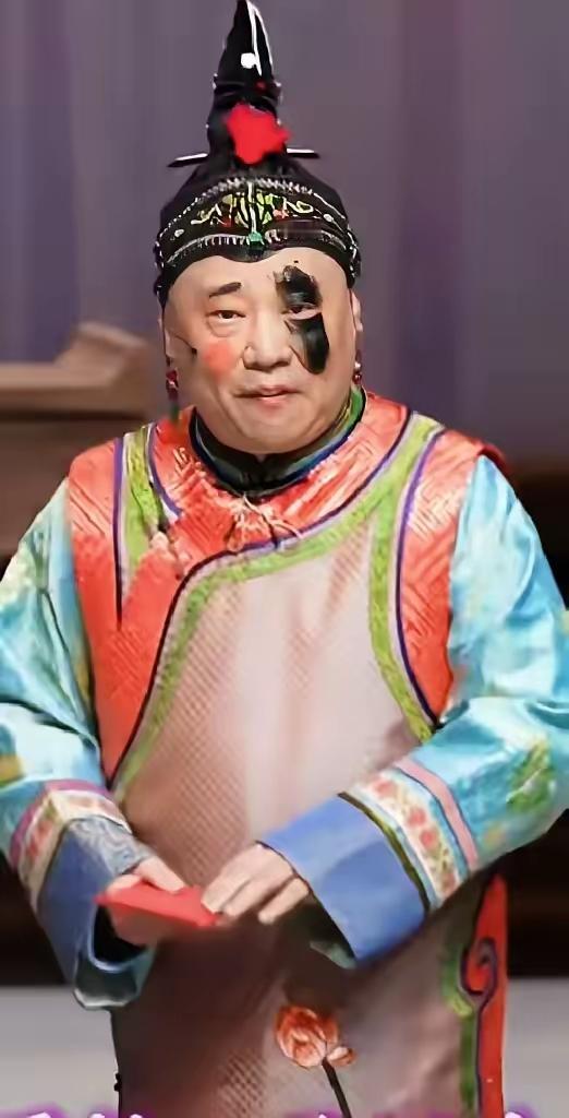 万万没想到，大家都误会郭德纲了，他扮京剧丑角，根本不是想丑化京剧，反而是他