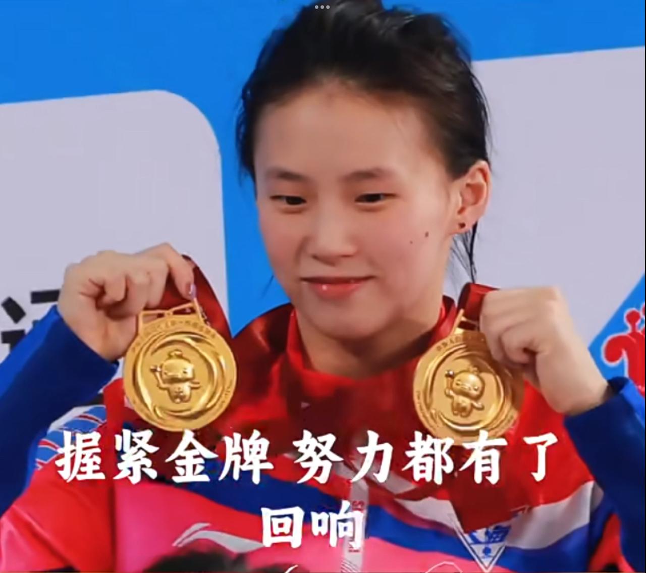 陈芋汐从不是黑马，她是细水长流的坚持十米台上，每个动作都写着“稳”字冠军旗