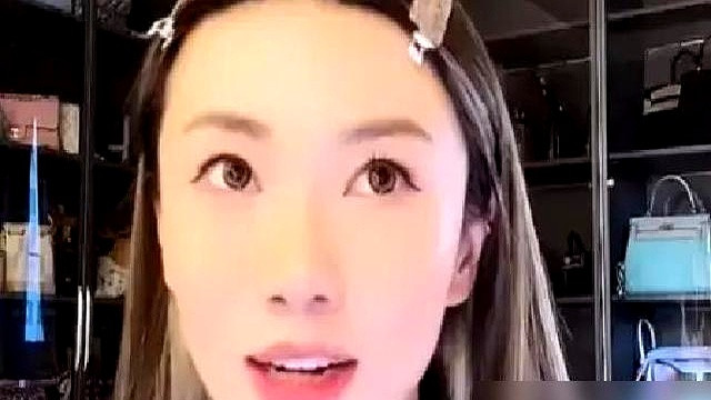 很多人觉得郑恺娶了苗苗才是踏实过日子，可看看程晓玥现在的日子才明白，当年那趟大理真没白去程晓玥在直播