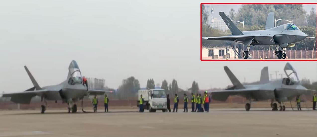 空欢喜，原来这2架J-35还是原型机！尤其是右边那架，还带着空速管。两架前起落架