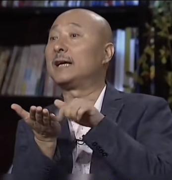 演员陈佩斯说：“有一次和几个朋友晚上聚会，其中一个朋友带了另一个朋友过来，那个人