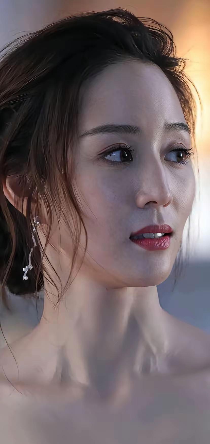 台湾演员张钧甯很喜欢她，带着知性的美