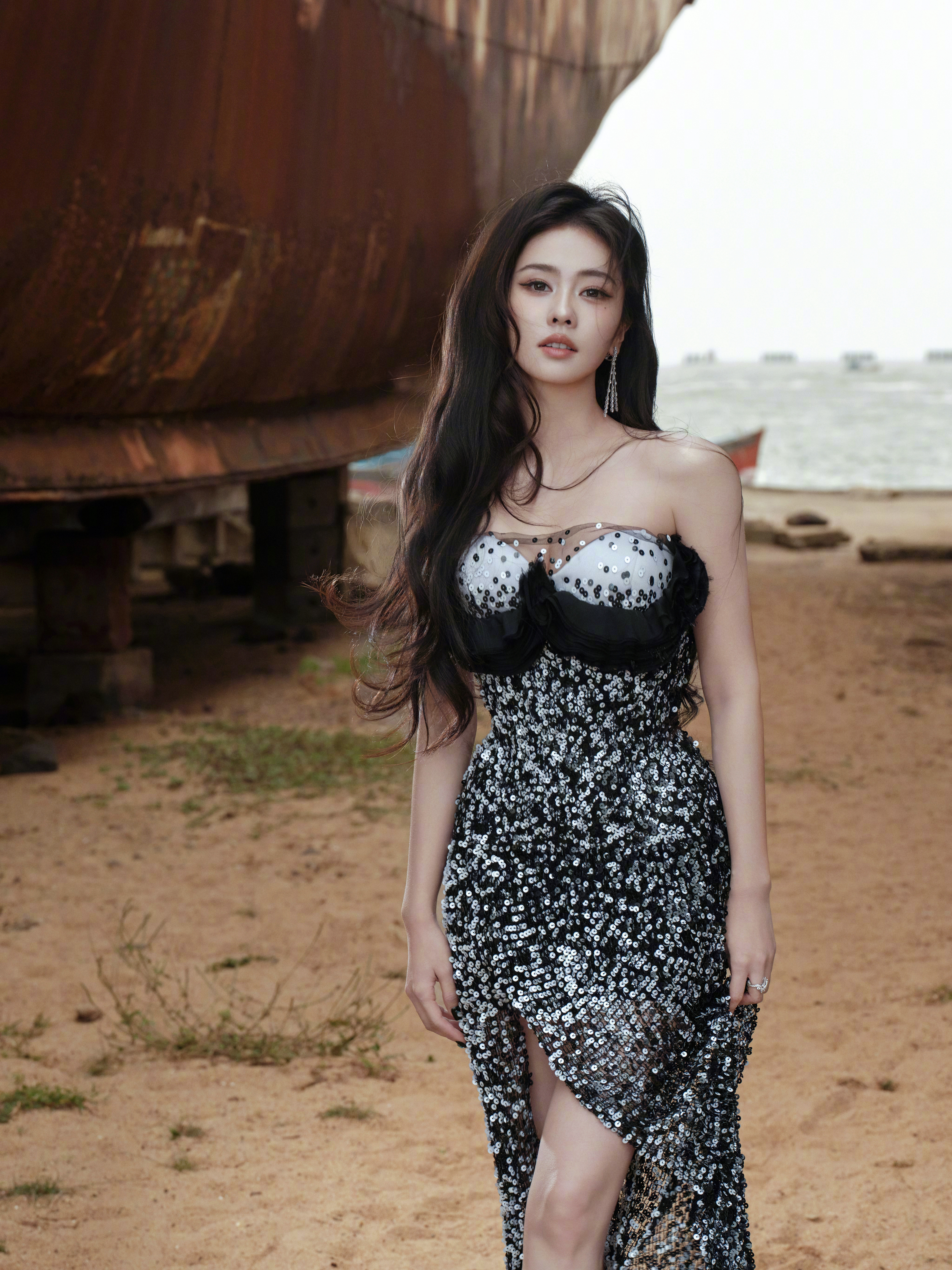 今日亮相星光大赏红毯的白鹿｜造型，身穿俄罗斯品牌UlyanaSergeenko