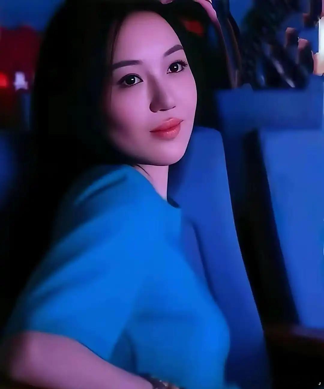王菲女儿李嫣，神似当年某冰冰，真是太美了，不得不说现在的整容医学太发达了，兔唇在