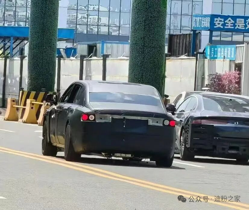 仰望行政轿车最新谍照曝光！比亚迪动真格近日，我们获取了一张比亚迪旗下高端品牌仰望行政轿车的测试车照片