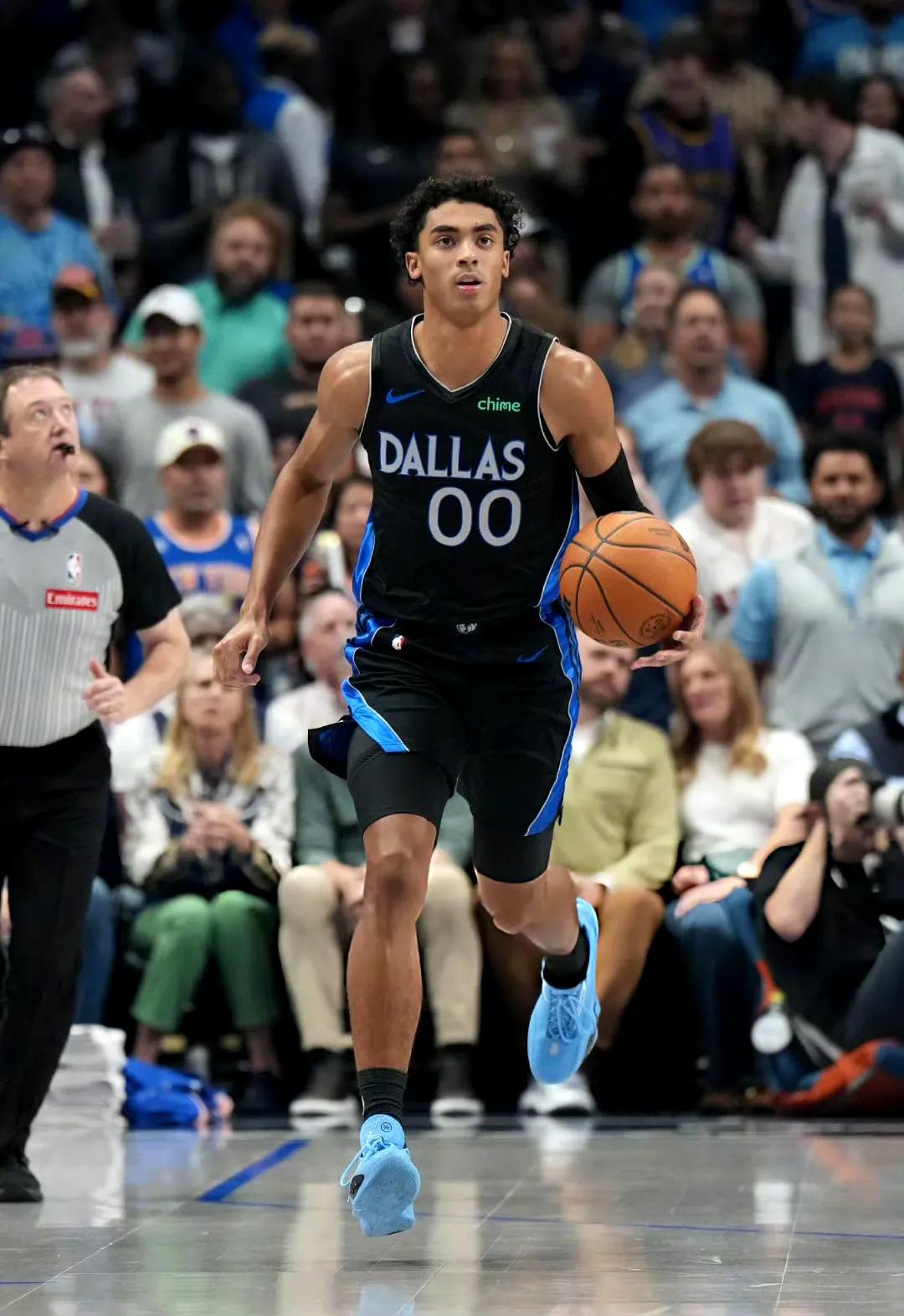 当时独行侠是点名要小克湖人这下是真缺克里斯蒂，持球人多，不需要他处理球。湖人肯