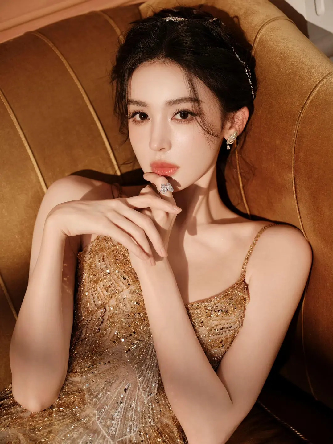 其实微博之夜最好看的就是座位，我很好奇这么好看的娜扎居然第三排中间都坐不上，看来