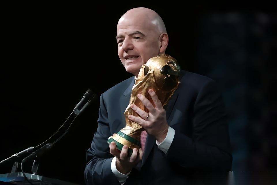 国际足联还是低头了！国际足联二把手亲自访华，央视转播权问题应重大转机。秘书长这次