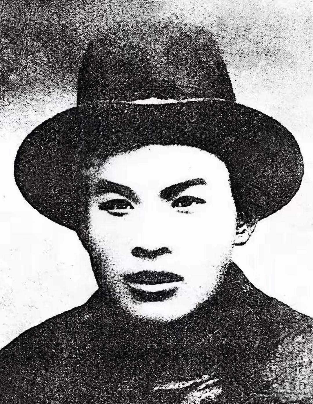 1940年，地下党崔景岳被捕后，一封密信落入敌人手中。可摊开信纸，上面空无一字。