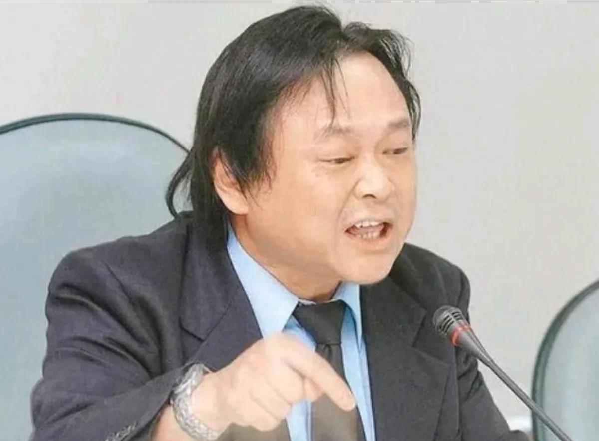 王世坚公开把矛头对准柯建铭，并直言反对大罢免！7月30日，民进党籍“立委”王世坚