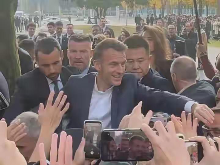 43吨！马克龙访华送的钢雕暗藏中机：专治“分裂病”马克龙这次来中国，送了个“大