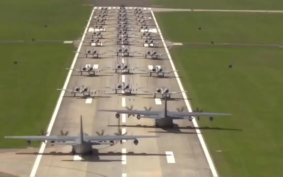 美国空军大象漫步的震撼场面，展现了雄厚的空军实力，目前全球能同时展现这么多型号的