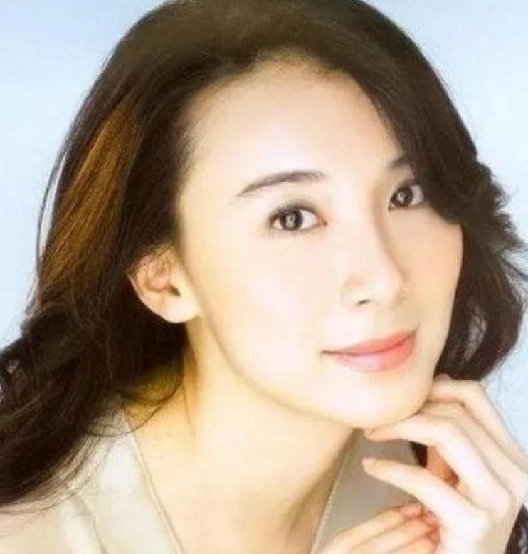 1998年有个富商看上了台湾第一美女萧蔷，跟她开出价格“给你50万，陪我一次”，