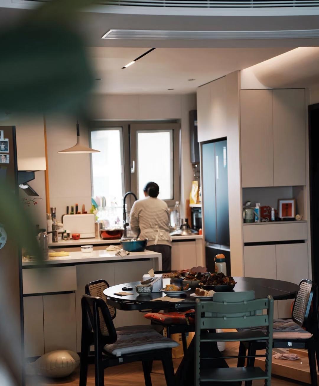 儿子没结婚时，我就暗下决心，儿媳要啥给啥，要钱出钱要力出力，绝不让她受委屈。可结